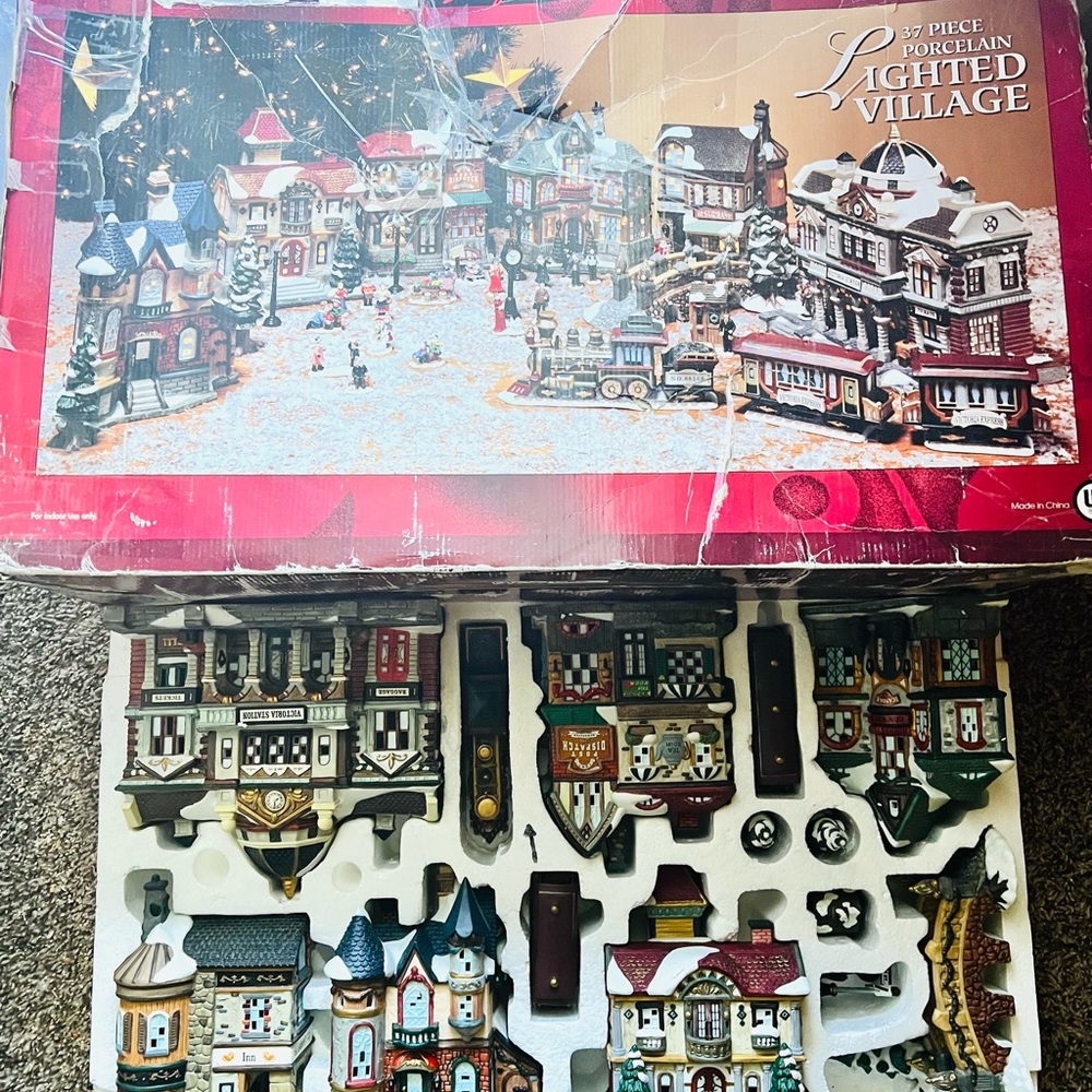 Kirkland Signature 37pc Porcelain Lighted Christmas Holiday Village IOB